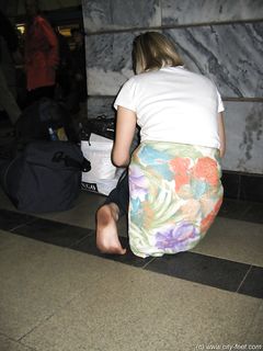 Feet - Mila + Alenka - 2005-11-27 Barefoot voyage to Feodosia