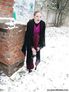 Feet - Nastya - 2003-12-16 The fist snow