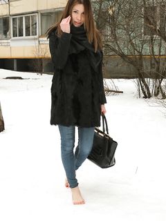 Feet - Natalia A - 2016-10-25 Barefoot on the snow