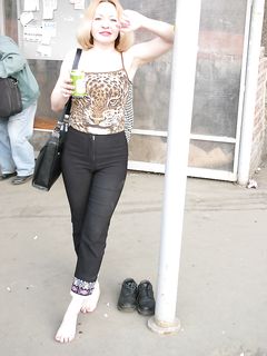 Feet - Oksana - 2004-06-01 In the city