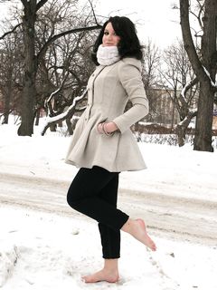 Feet - Oksana C - 2011-11-03 Hot girl on cold snow