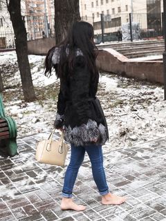 Feet - Victoria B - 2016-07-29 Barefoot in the snowy street