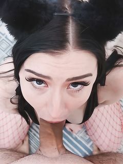 Nerdy Babe on Her Knees to Blows Big Cock