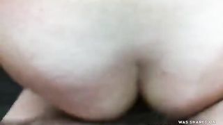 timida lo prende in culo