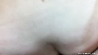 timida lo prende in culo