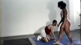 Robin Parker Vs Very Skinny Guy