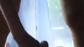 Geile blonde Milf fickt im Zelt