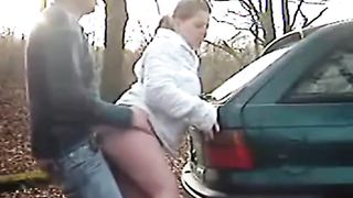 Chubby öffentliches Auto doggy