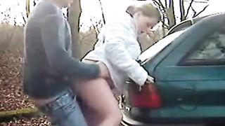 Chubby öffentliches Auto doggy