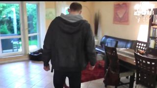 Sperma auf MILF Körper reifen