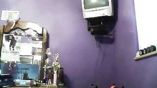 brunette w lint roller