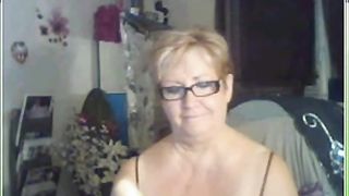 Vieille et ses jouets