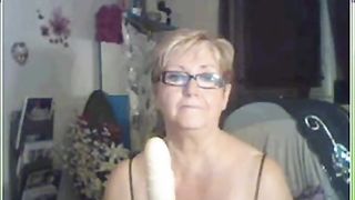 Vieille et ses jouets