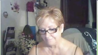 Vieille et ses jouets