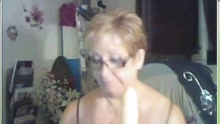 Vieille et ses jouets