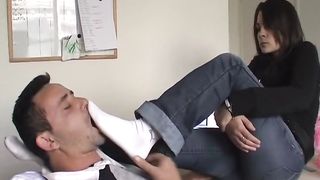 Léa foot humiliation Very dirty sneakers and socks worship (french)