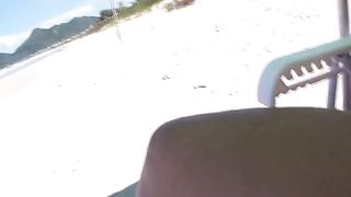 She fingers her Pussy at the beach - masturbando na praia