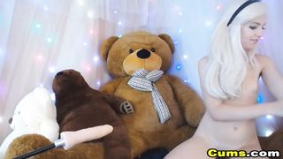 Cutie Gets An Orgasm