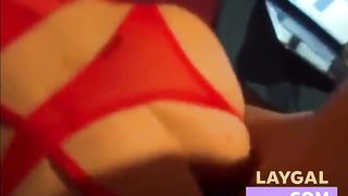 Miss lingerie offre son cul 2