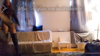 Maîtresse Khloé baise cette salope et elle en redemande…[Flokossama]