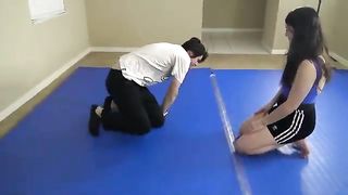 Andi headscissor her dog