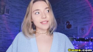 Babe Masturbate Pussy and Squirt