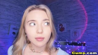 Babe Masturbate Pussy and Squirt