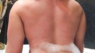 Thick russion muscle girl having a shover ( Extremely Hot )