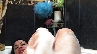 Thick russion muscle girl having a shover ( Extremely Hot )