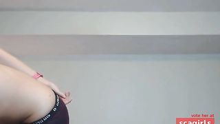 Sexy Blonde Babe Play her Pussy Up Close on Cam