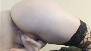 Gorgeous Cam Babe Get Naked and Masturbate