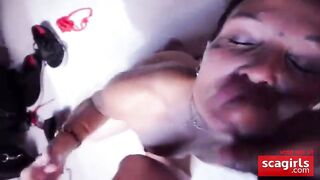 coroa levando porra na cara