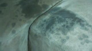 Ex abspritzt auf meiner Couch