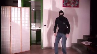 Huges fatale sole karate