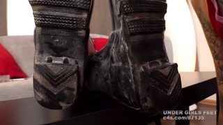 Free For All2 - lizalka Cleaning Dirty Boot