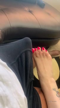 Rohnda feet rub on cock