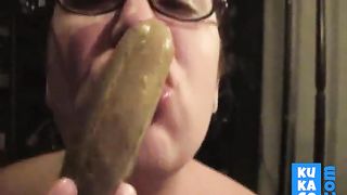 HD Fat bitch returns for deepthroat