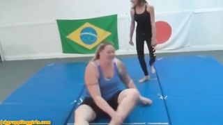 Amazon Anya plays with tiny girl