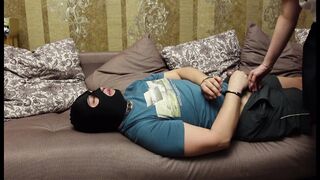 Госпожа сидит на лице у раба чулки и белые гольфы femdome schoolgigl mistress facesitting