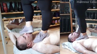 Piétinement du visage en Skechers