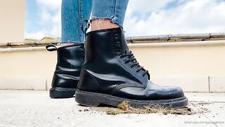 MISTRESS GAIA Lick Or Watch – Drmartens Shoe Fetish – onlyfans