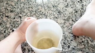 I piss in a measuring jug and it's almost 700 ml ! Could you drink it all ?