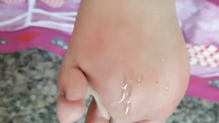 Cum on her dirty soles