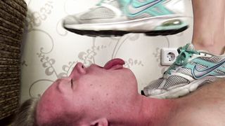 Under Sweet Weight - Alice - Sneakers Trampling