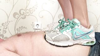 Under Sweet Weight - Alice - Sneakers Trampling