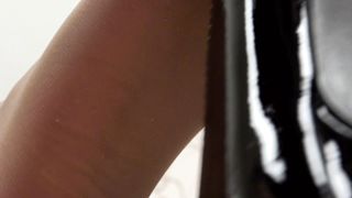 Under Sweet Weight - Althea - Pumps Dangling