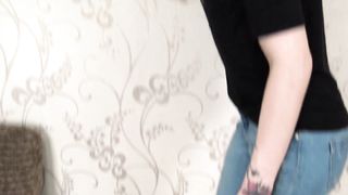 Under Sweet Weight - Anastasia - Sneakers Trampling