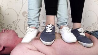 Under Sweet Weight - Anna, Elsa - Sneakers Trampling