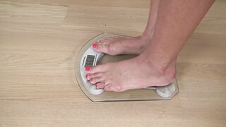 Under Sweet Weight - Bonnie, Jasmine - Double Barefoot Trampling with Weighing
