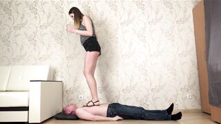 Under Sweet Weight - Jessica - Sandals Trampling